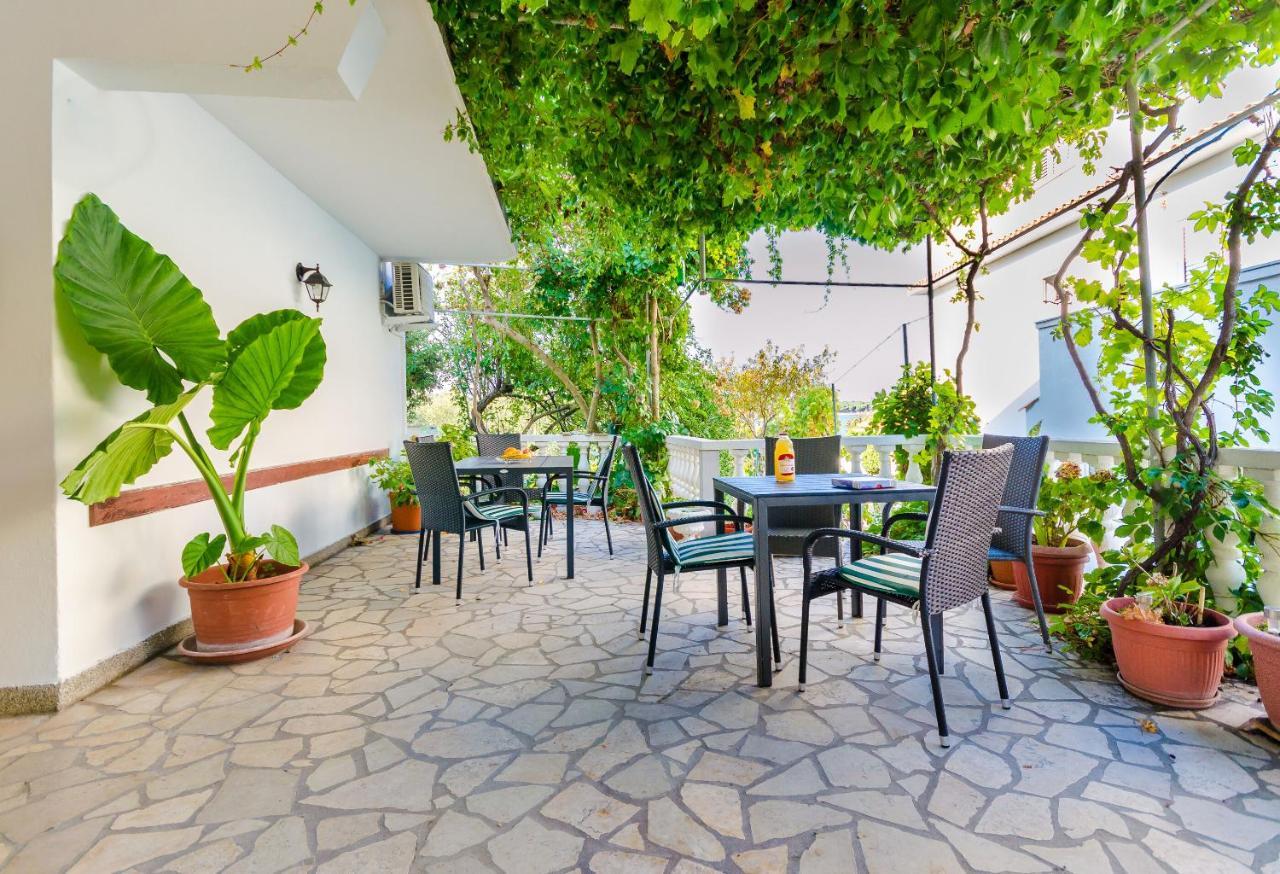 Apartments And Rooms Bianca Barbat na Rabu Exterior photo